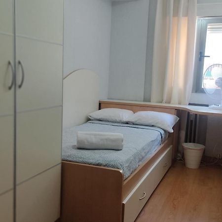 Готель Habitacion Individual Con Bano Y Cocina Compartida Мадрид Екстер'єр фото