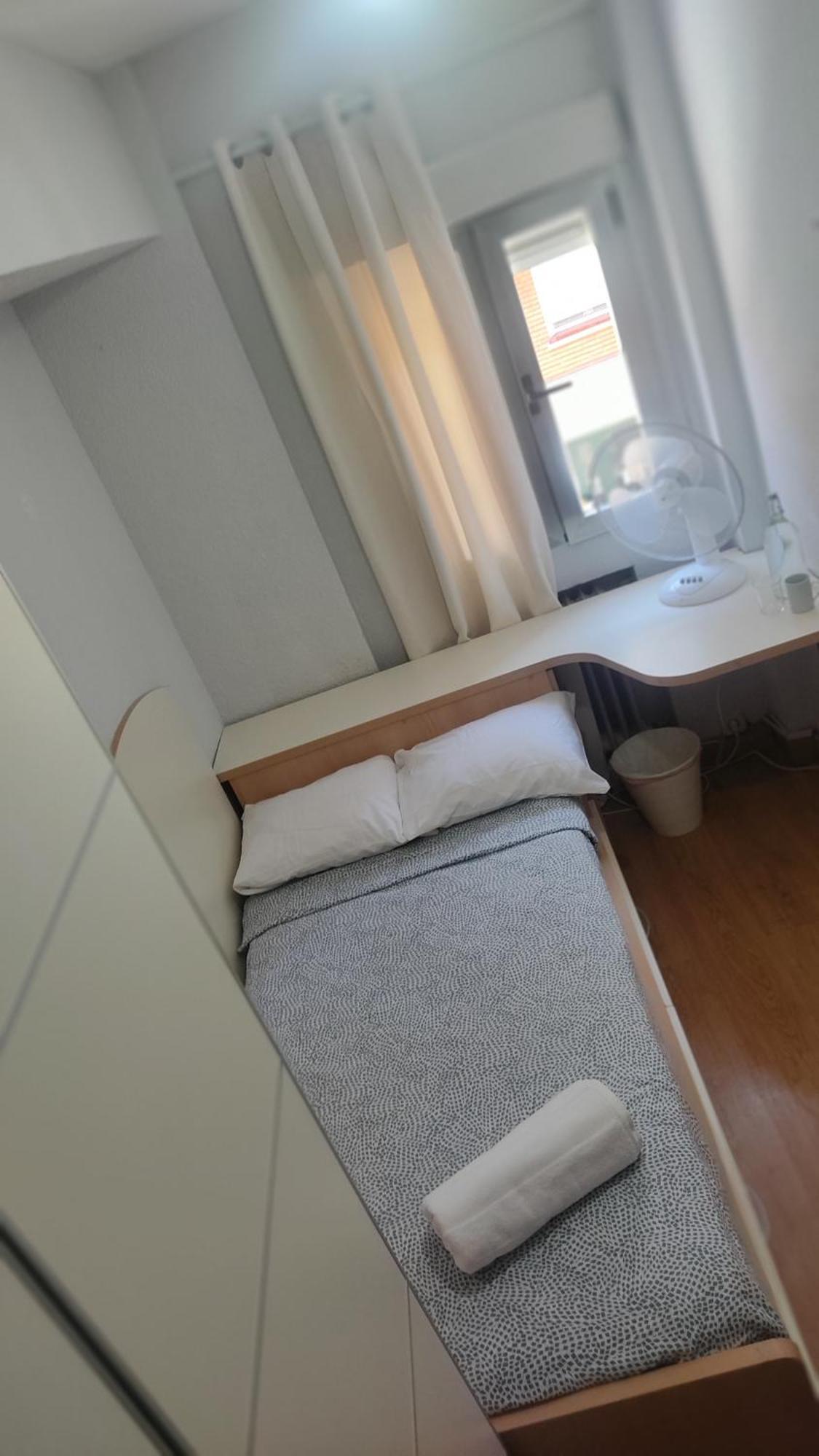Готель Habitacion Individual Con Bano Y Cocina Compartida Мадрид Екстер'єр фото